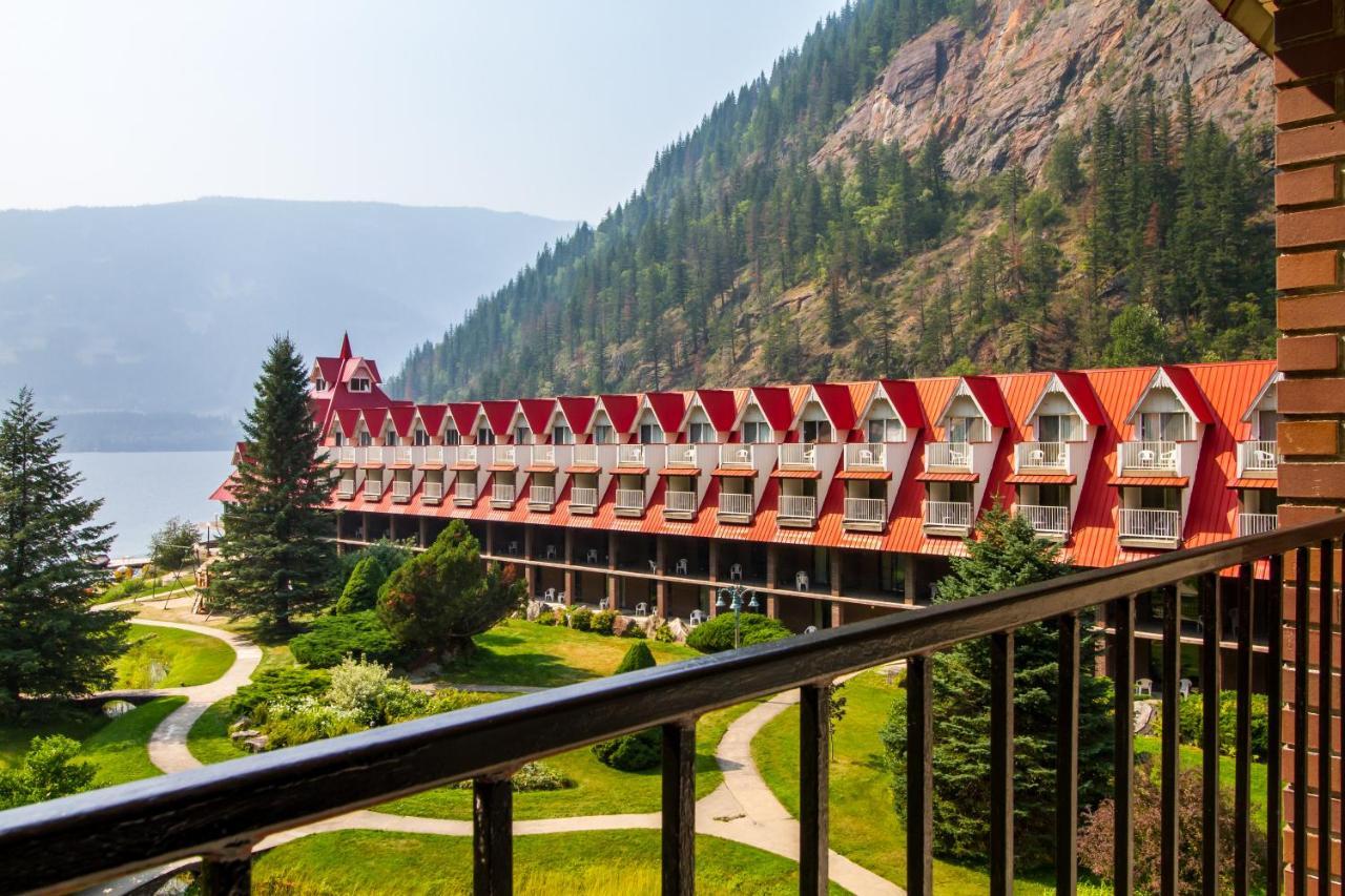 Three Valley Lake Chateau Revelstoke Exterior photo