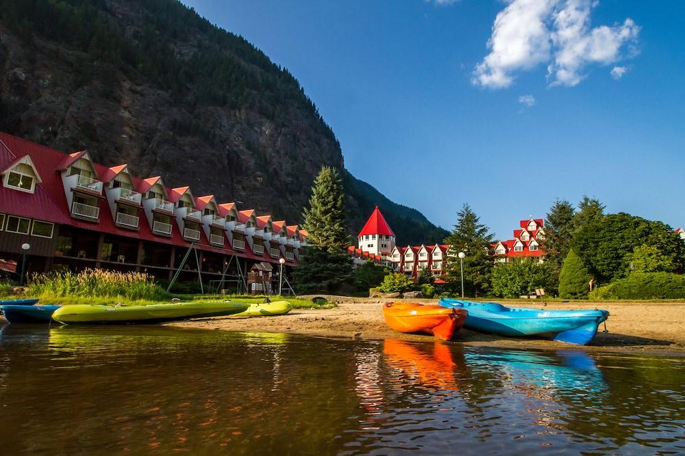 Three Valley Lake Chateau Revelstoke Exterior photo